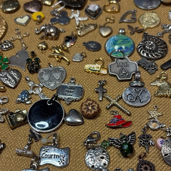 Huge bundle of pendants & charms - Picture 10 of 17